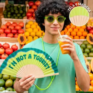 Abanico I’m Not a Tourist con Colgador | Abanico Original Verano